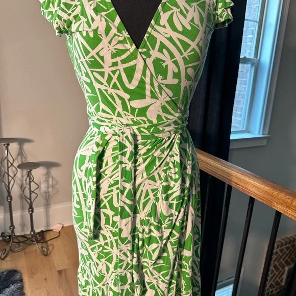 slim fit dress slacks Lilly Pulitzer NWT Shift Dress, Green/Pink Womens Size 4 main image 1